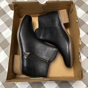 Sperry Black Leather Boots with Gold Zipper